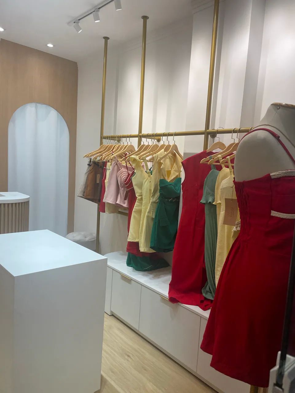 Vendo loja com móveis e mercadoria  - Foto 2