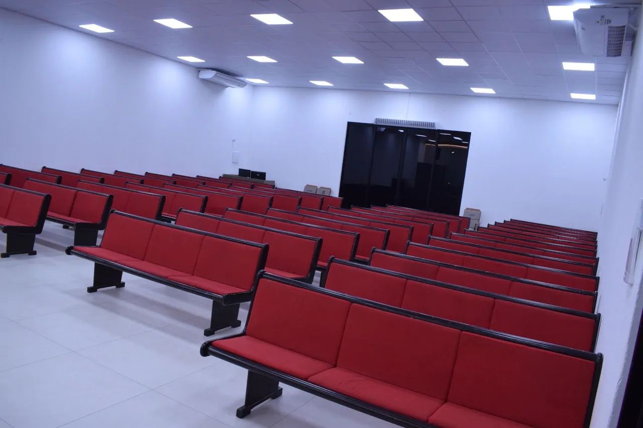 Bancos para auditório e igrejas