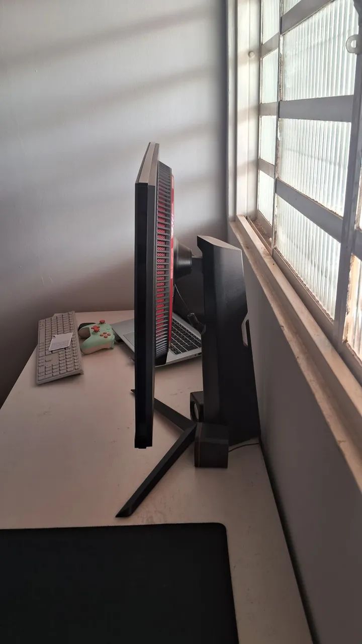 Monitor LG Ultragear 27 144hz 1ms IPS - Foto 2