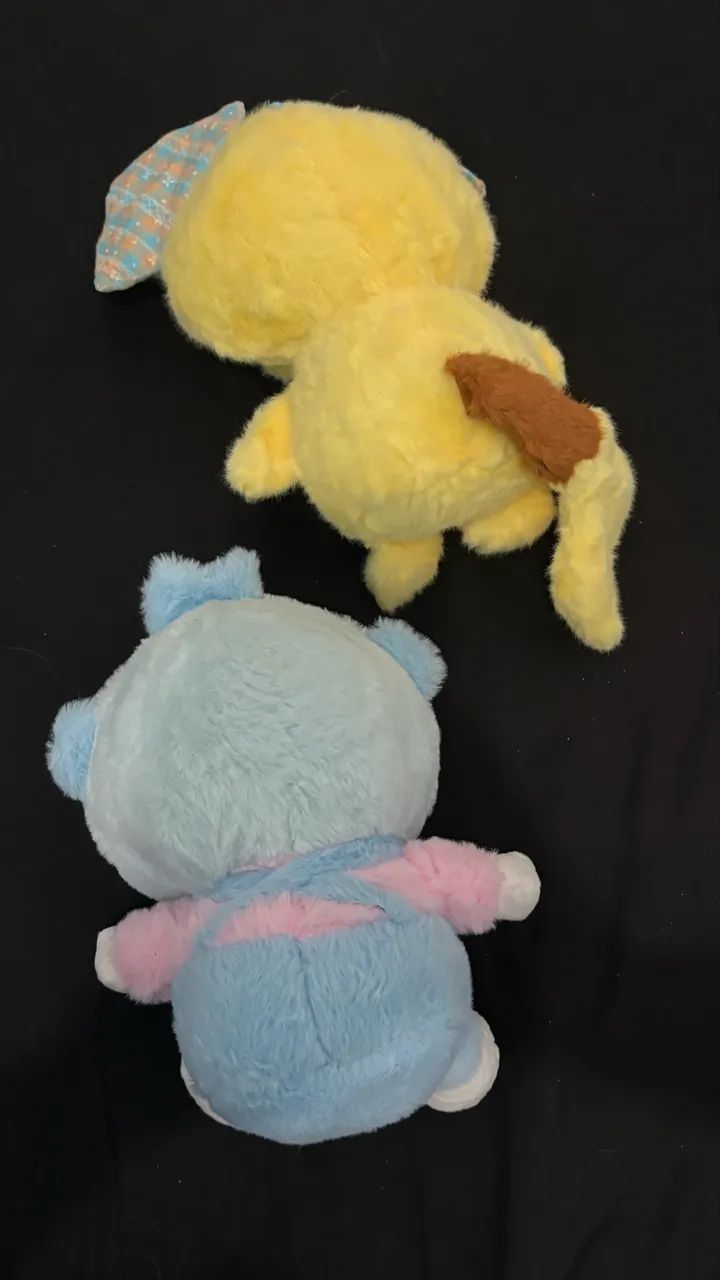 kit 2 pelúcia pikachu e doreamon pegos em maquina  - Foto 3