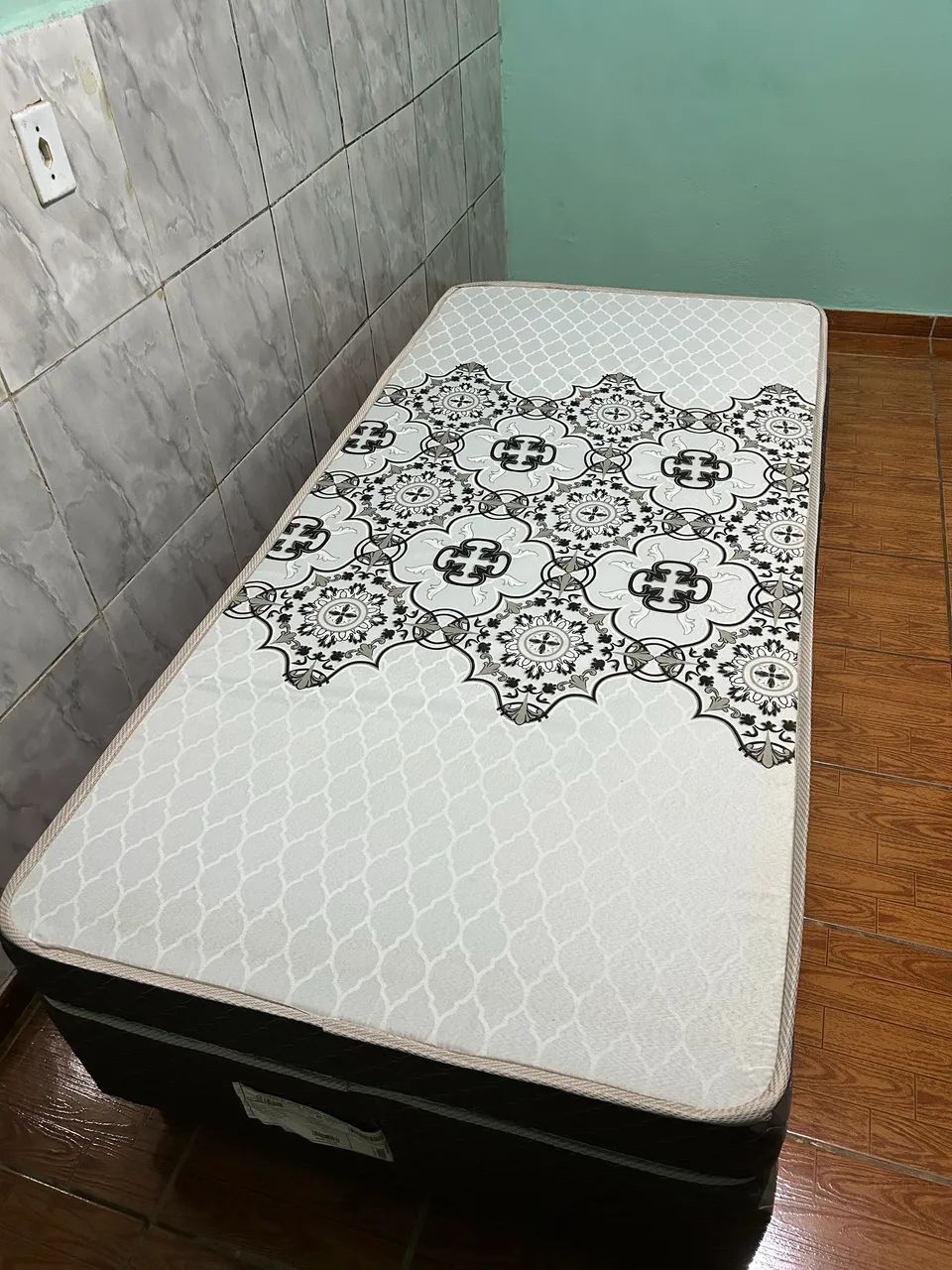 Doando cama box de solteiro