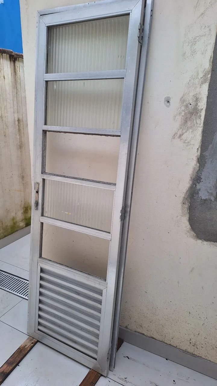 Porta em alumínio grosso  - Foto 2