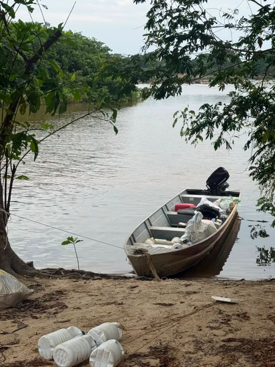 Vendo Canoa e Motor de Popa 15 Hp Yamaha - Foto 2