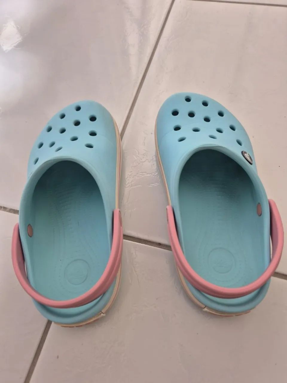 Crocs original J3 - usada porém muito nova - Foto 5