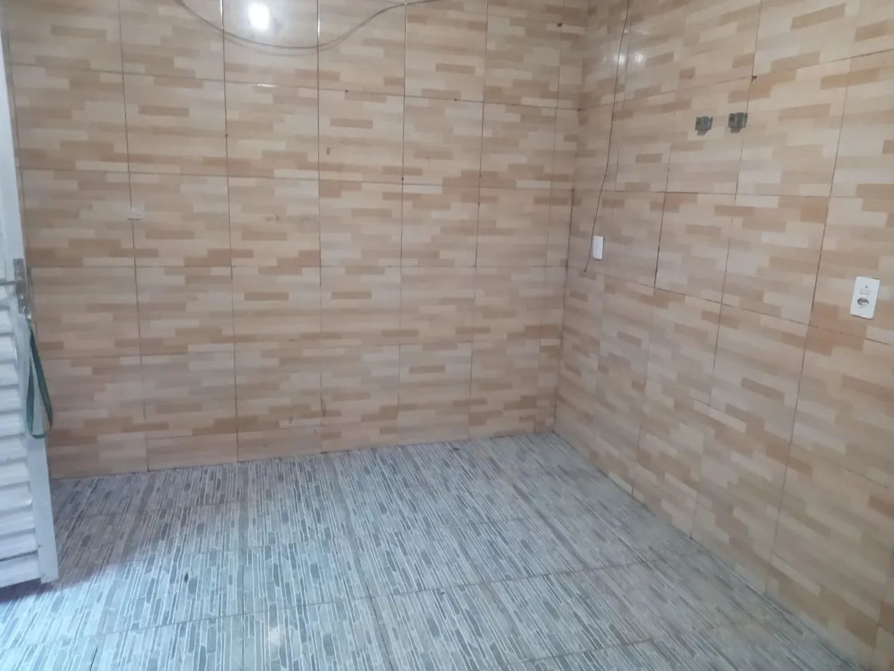 Alugo casa em cavaleiro com água e luz