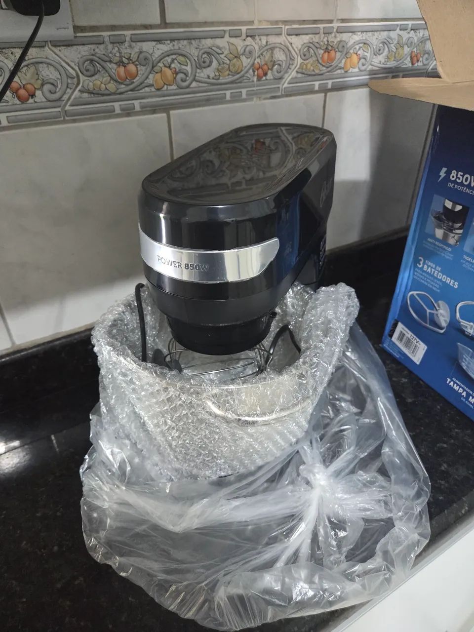 Batedeira Planetária Oster Bowl Inox III - 127V Nova - Foto 4