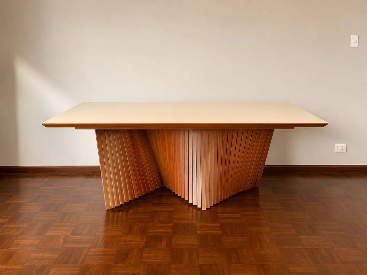 mesa de jantar moderna com tampo de vidro e base de madeira  excelente estado - Foto 3