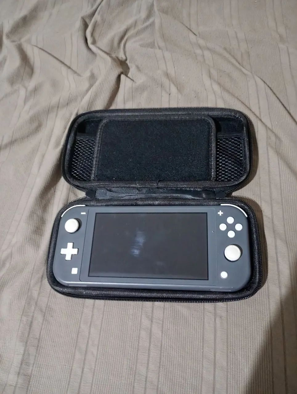 Nintendo switch lite com jogo e case 