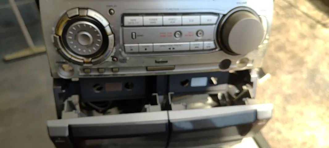 Frontal Completa com Display do Mini System Aiwa NSX S909, Funcionando. - Foto 5