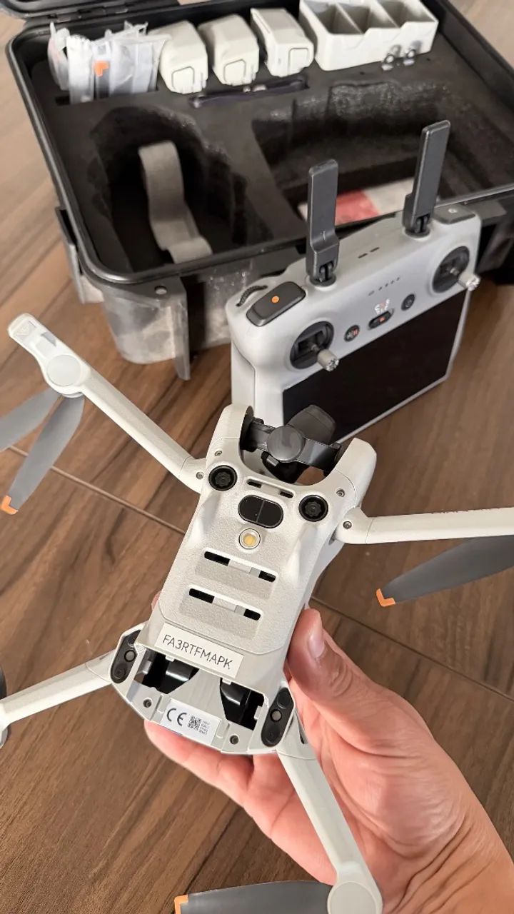 DJI Mini 4 Pro com baterias extras e acessórios - Foto 3