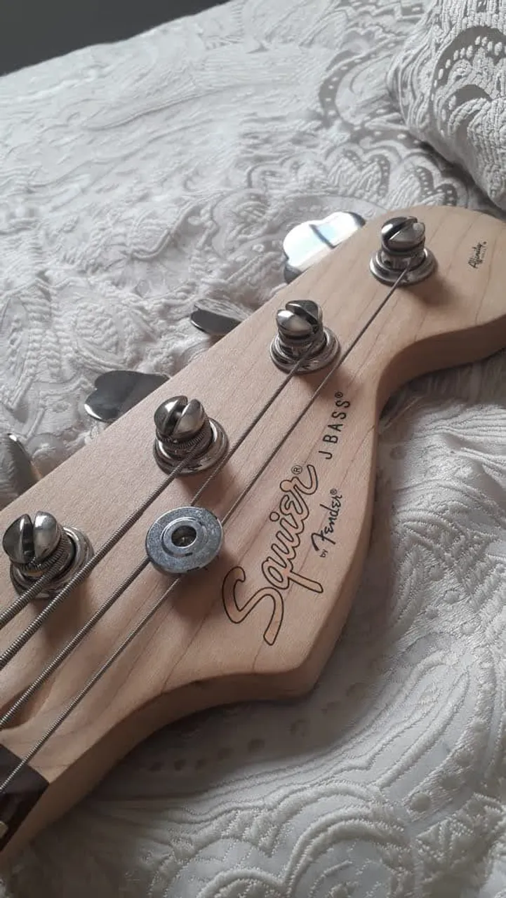 squier jazz bass