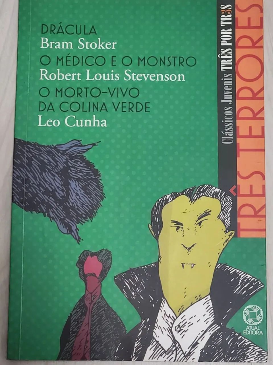 Livro "Três terrores"