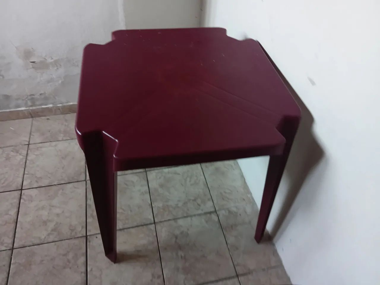 Mesa de plástico cor de vinho - Foto 2
