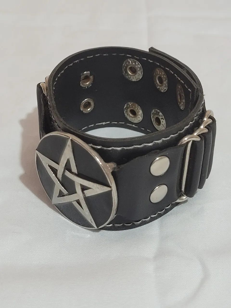 Pulseira Couro Metal/Gótico Pentagrama - Regulável  - Foto 5