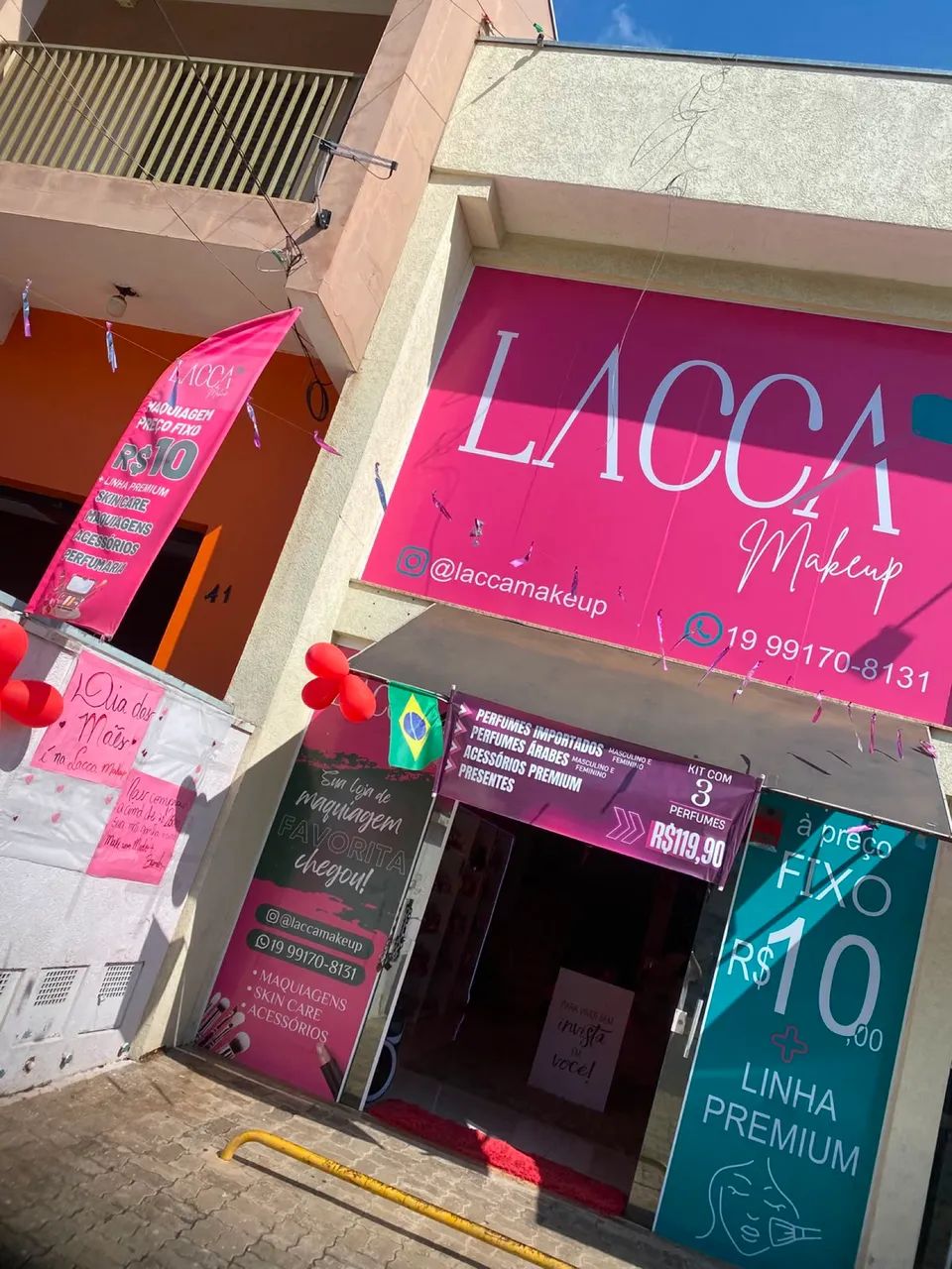 Vendo loja de maquiagem ? 