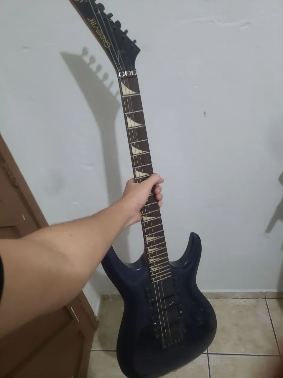 GUITARRA COM ASSINATURA DO RAFAEL BITTENCOURT  - Foto 4