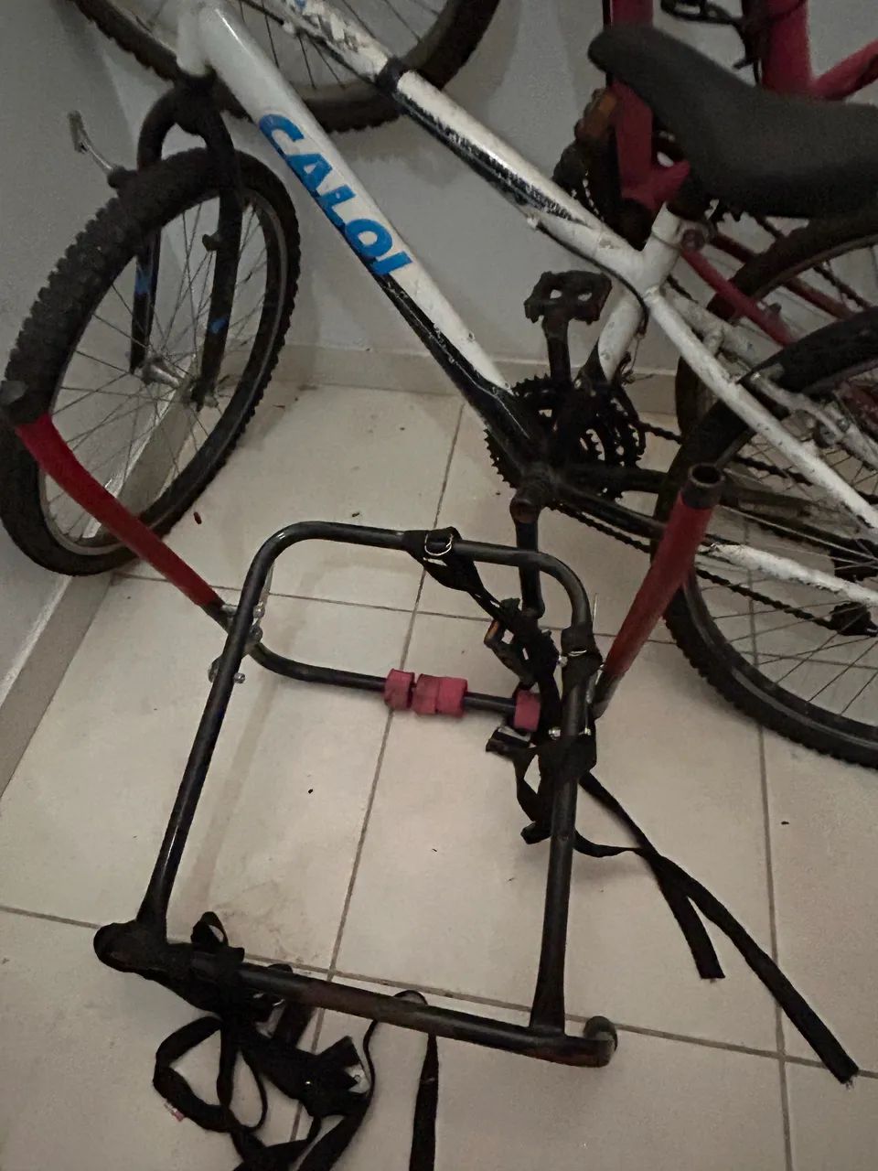 Bicicleta e suporte - Foto 2