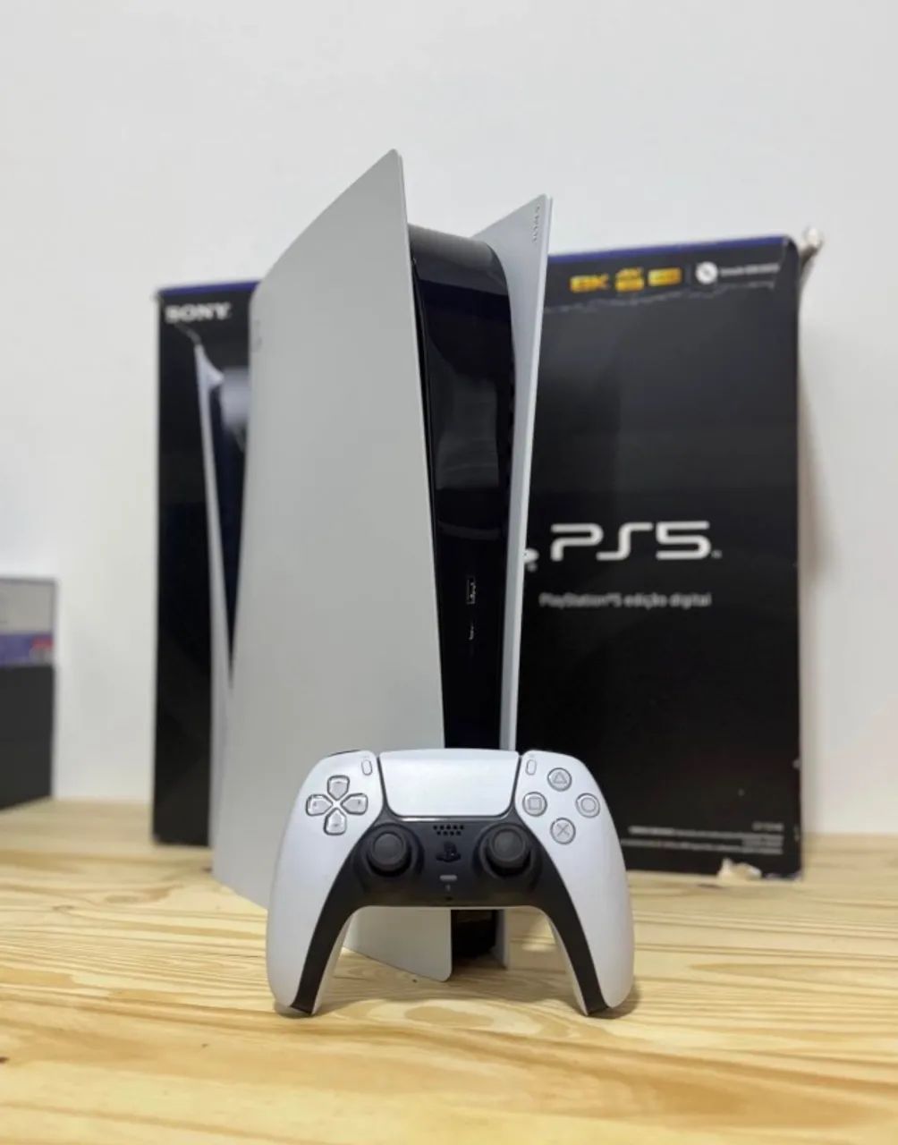 Ps5 c/ 3 jogos + caixa e nota
