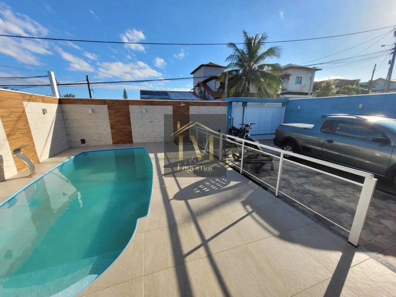Casa a venda em condomínio