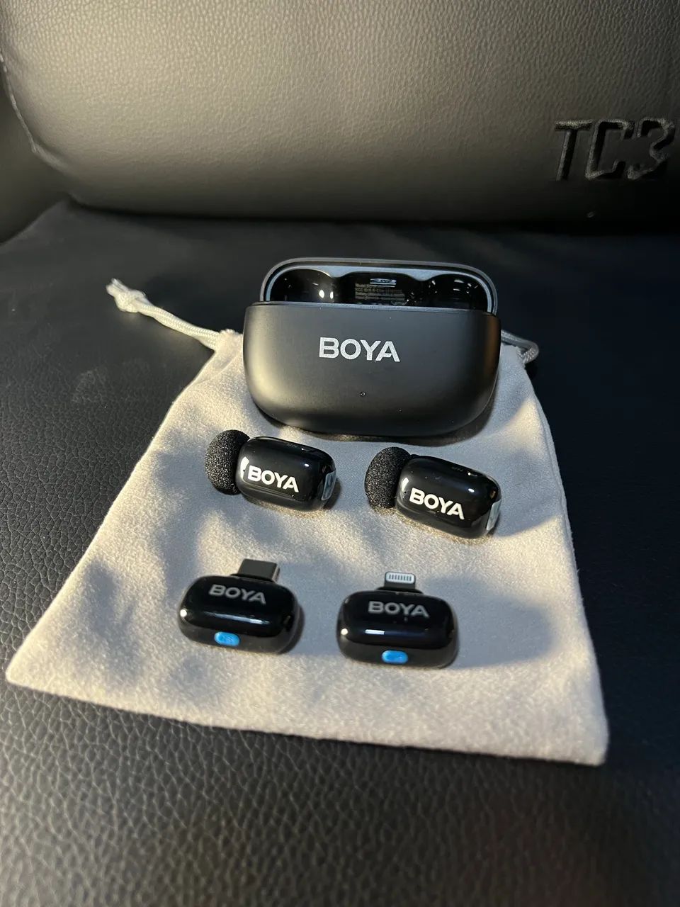 Microfone De Lapela Sem Fio Boya Mini Para IPhone e Android Com 2 Microfones Seminovo - Foto 3