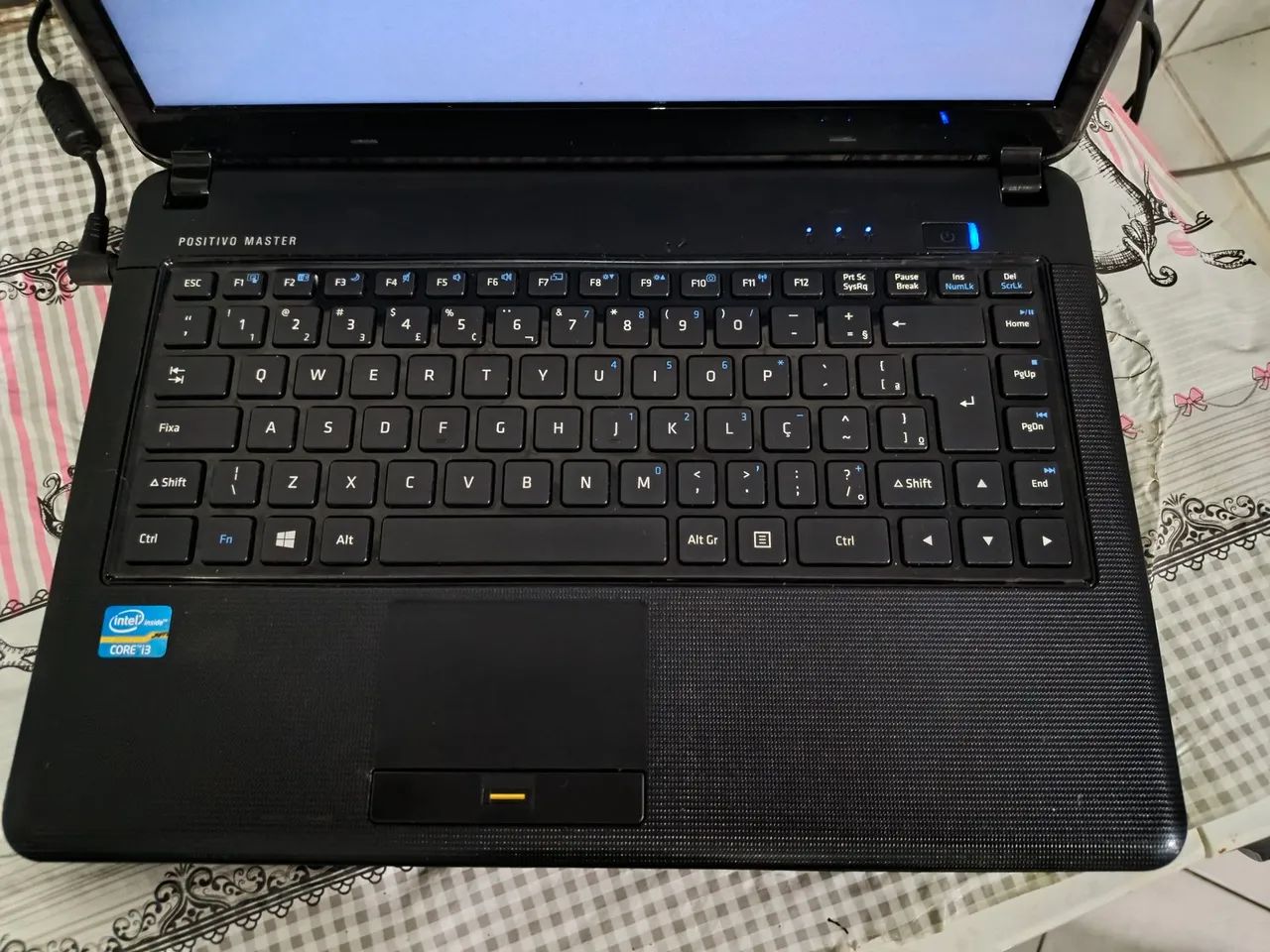 Notebook positivo com 4gb memória, teclado ok, HD 1 tera, carregador. - Foto 3
