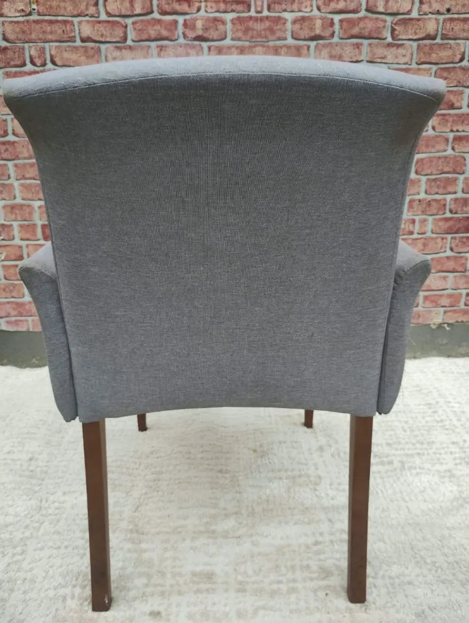 POLTRONA / CADEIRA DE JANTAR ESTOFADA COM BRAÇOS - DESIGN SOFISTICADO - Foto 4