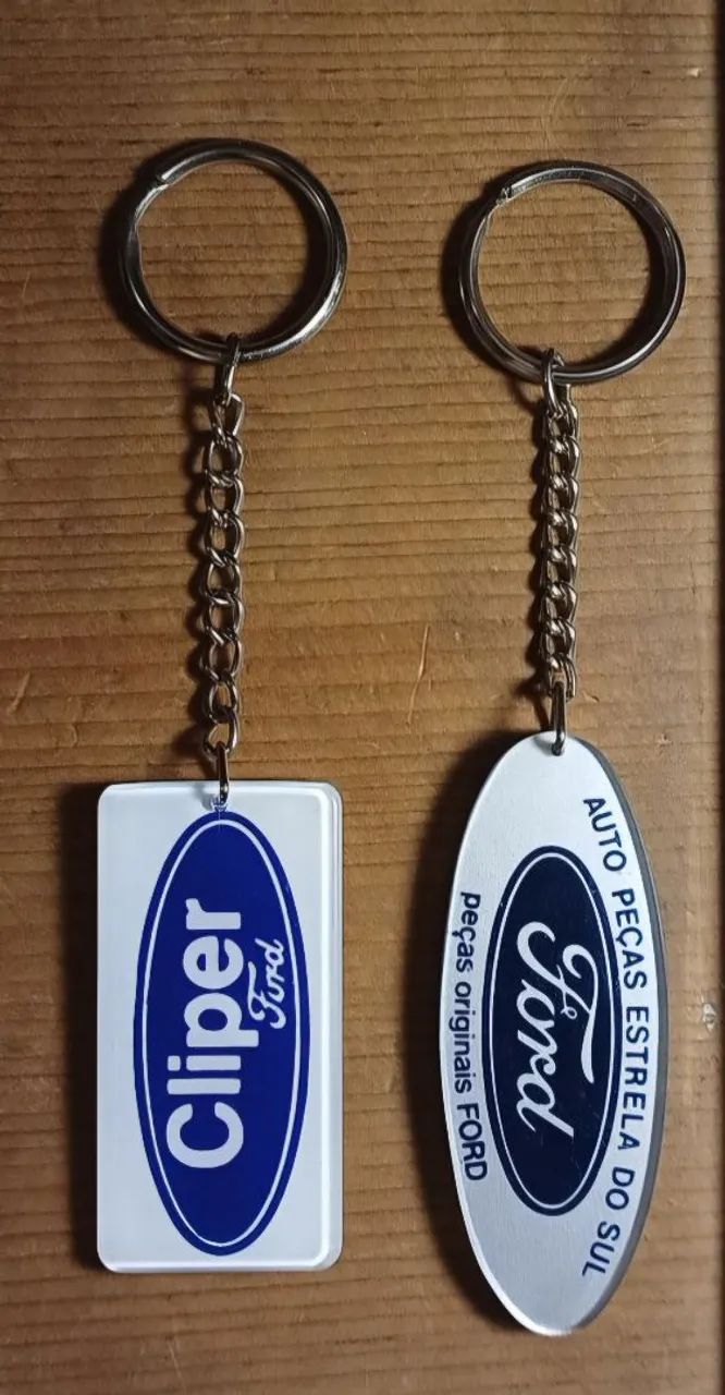 Lote 2 antigos chaveiros Ford 