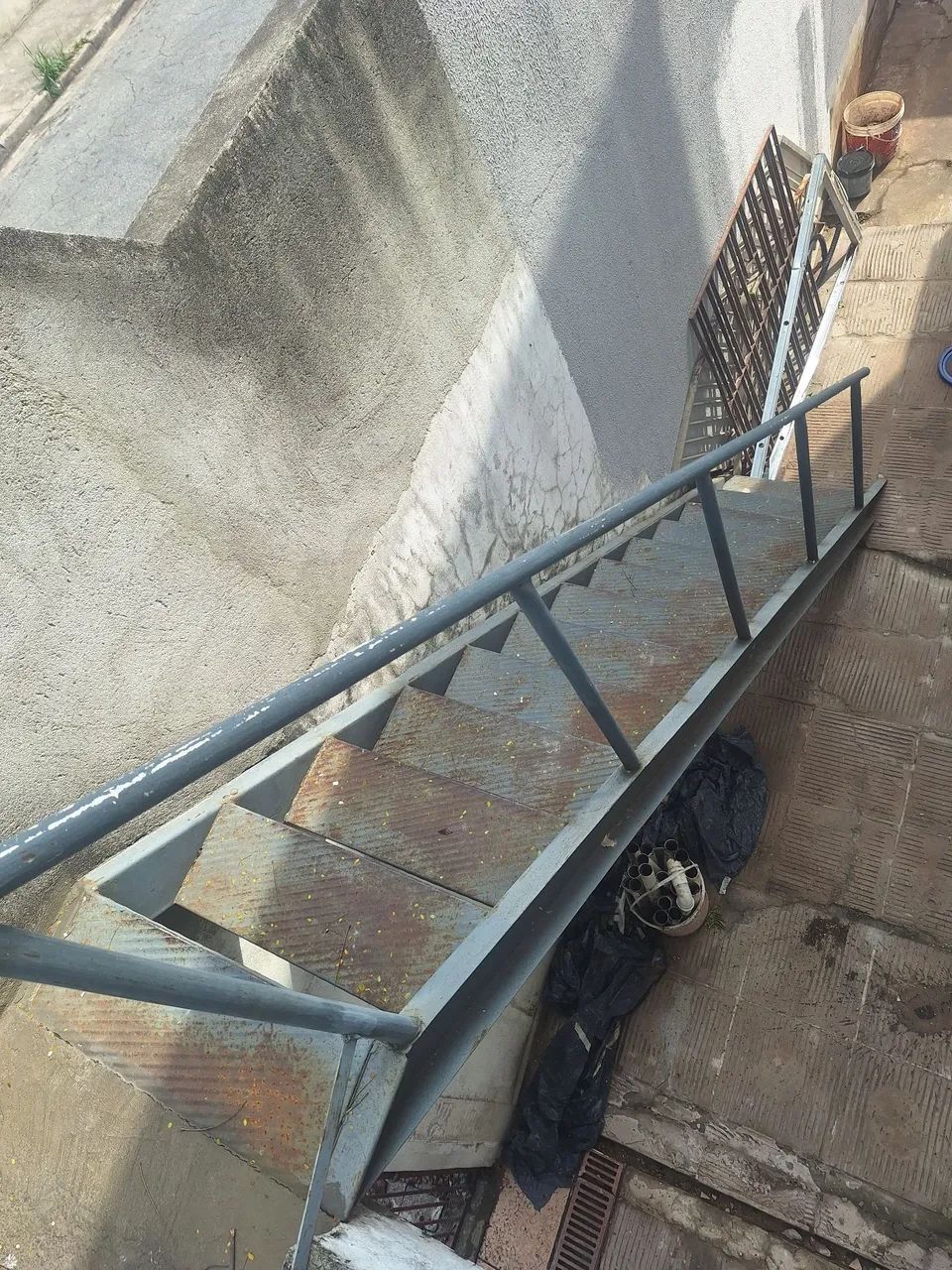 Escada com corrimão  - Foto 2