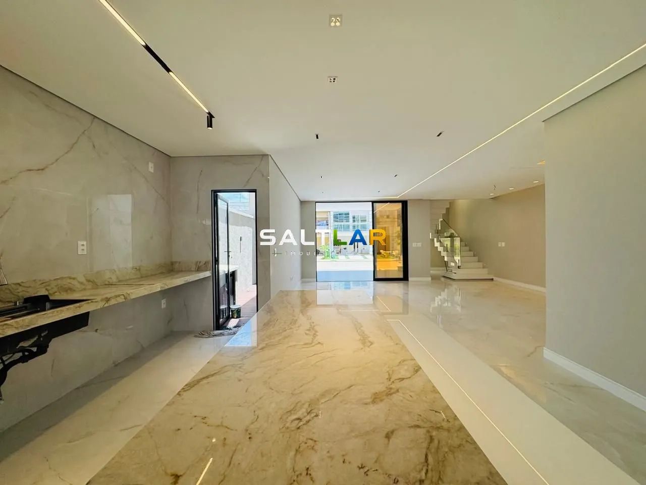 BELÍSSIMA CASA DUPLEX NA MARAPONGA - 4 suítes, 5 banheiros - Foto 4