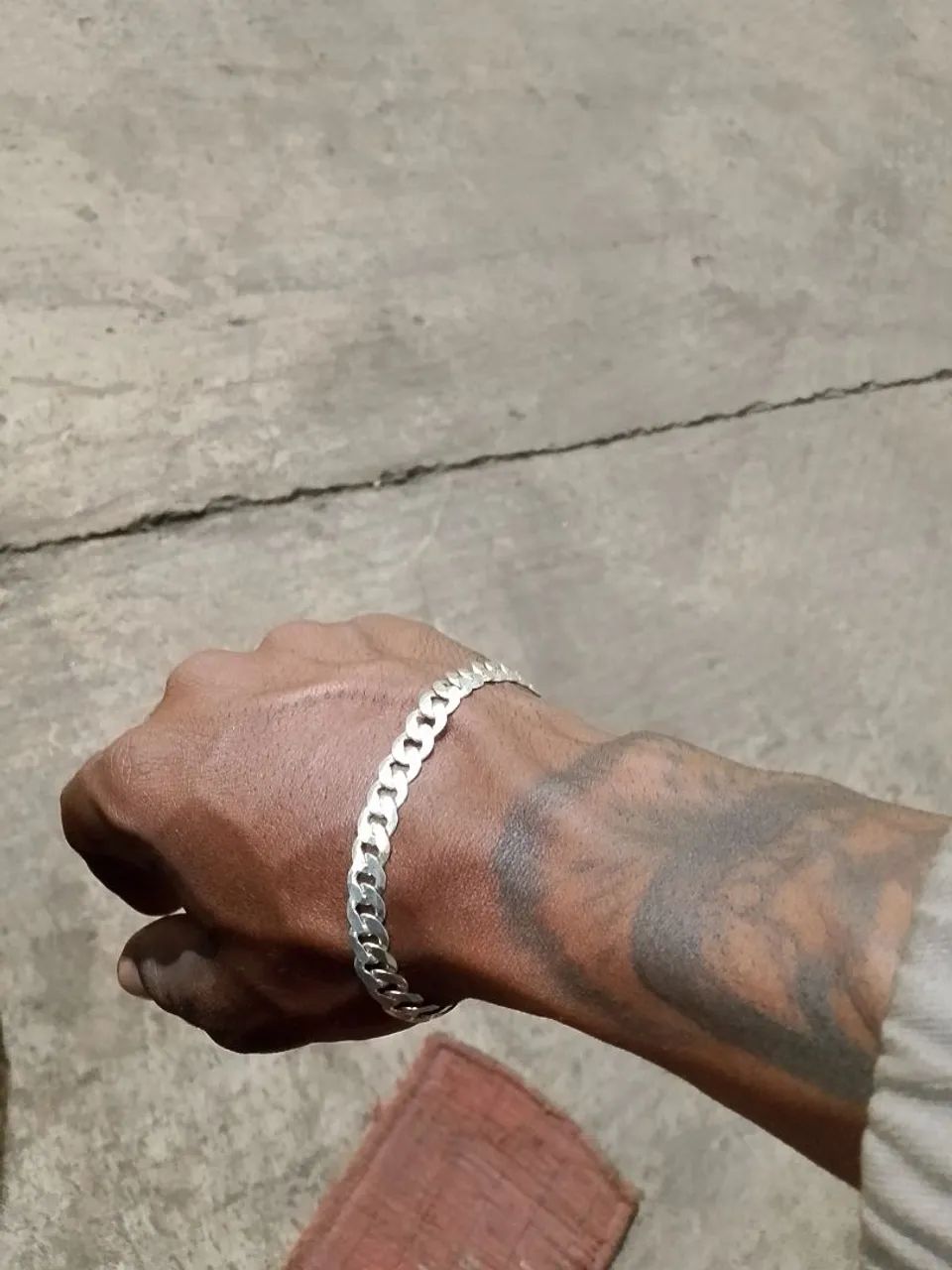 Vendo pulseira de prata tranca caixão 8mm - Foto 2