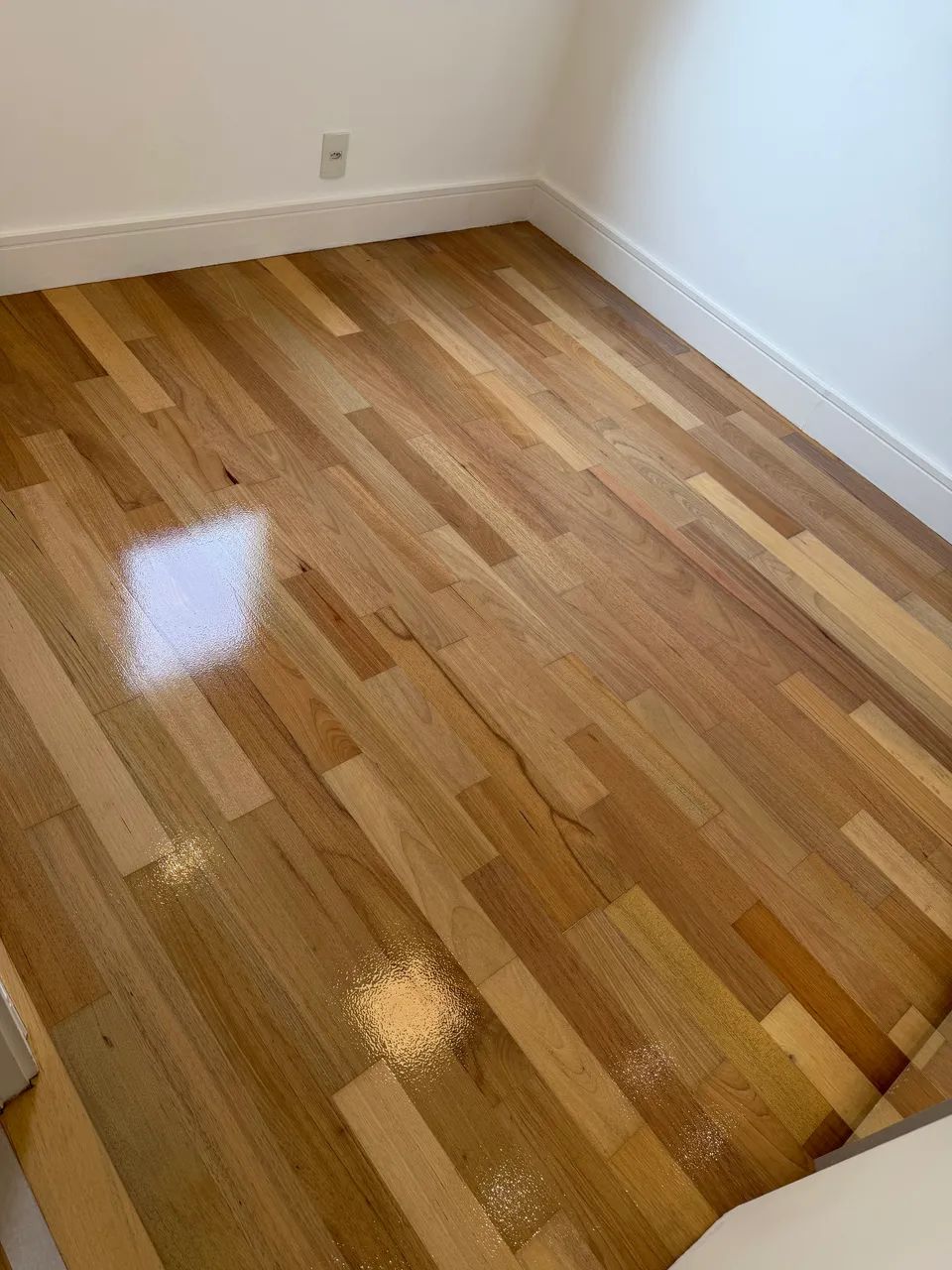 Restauração de piso Tauari com aplicação de Bona . - Foto 2