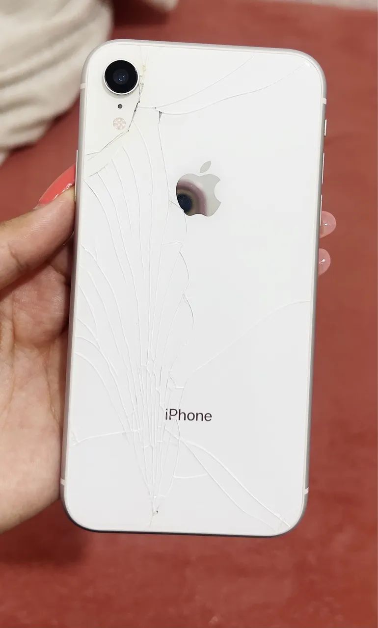 iPhone XR branco 64gb