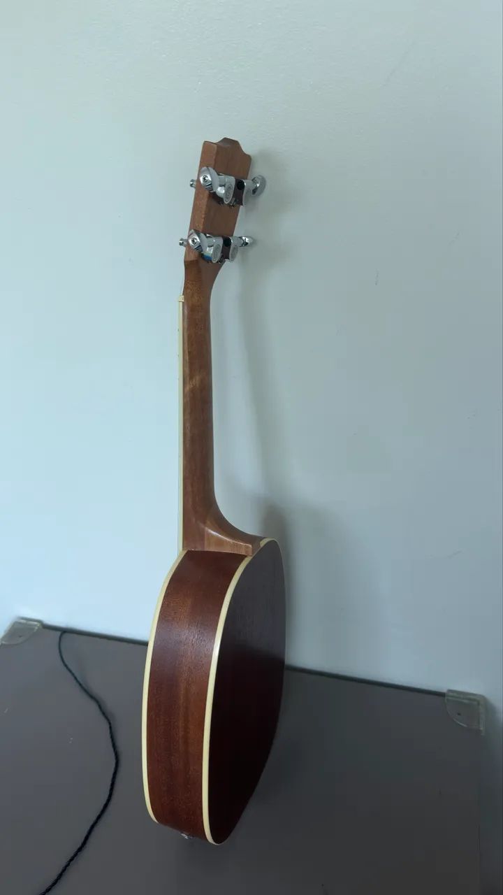 Ukulele abacaxi ?pineapple? 