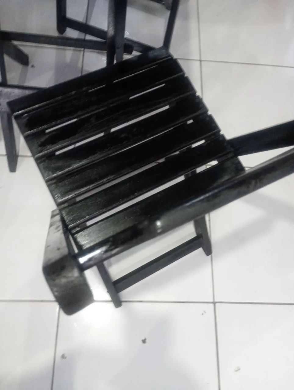 Mesa de madeira com 3 cadeiras  - Foto 2