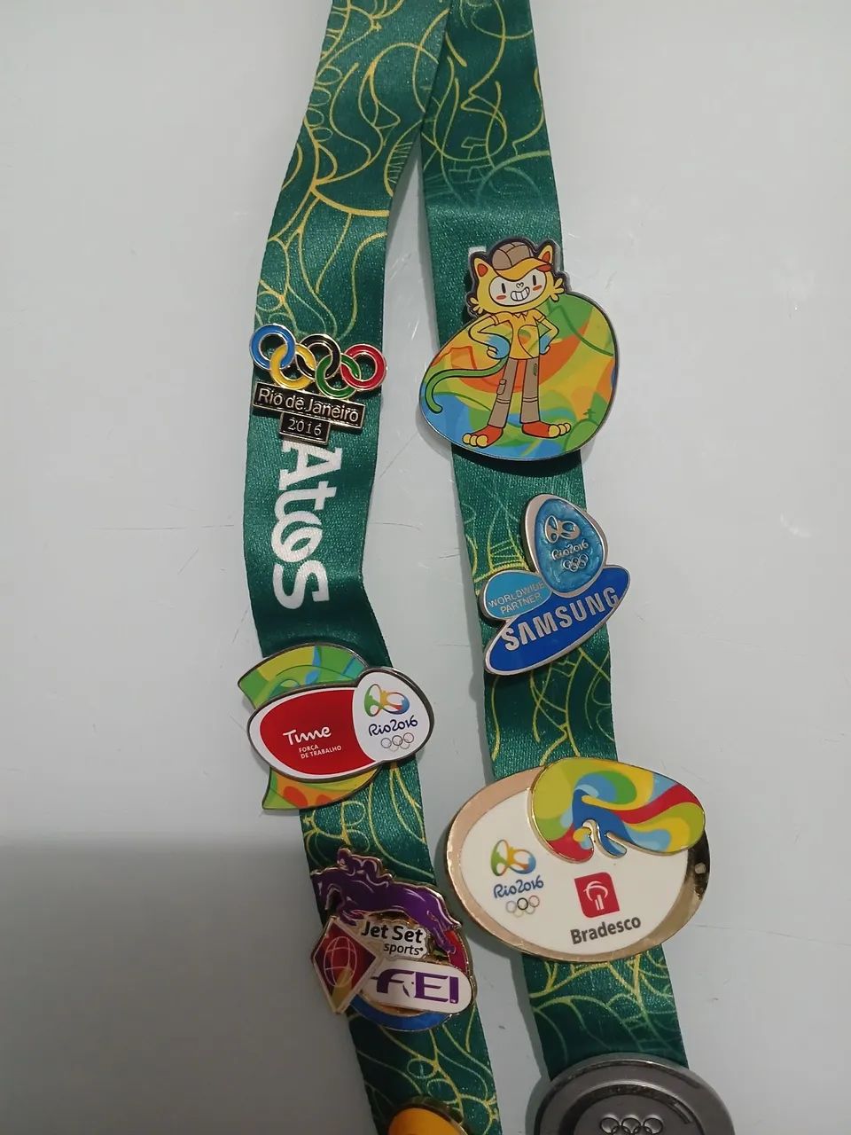 Pins e cordão originais (Olimpíadas Rio 2016).