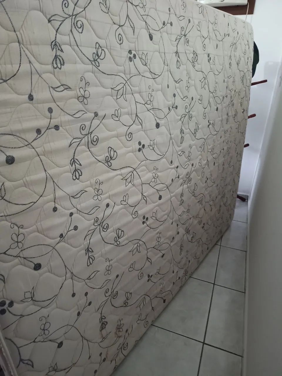 Cama box Queen bem cuidada  - Foto 4