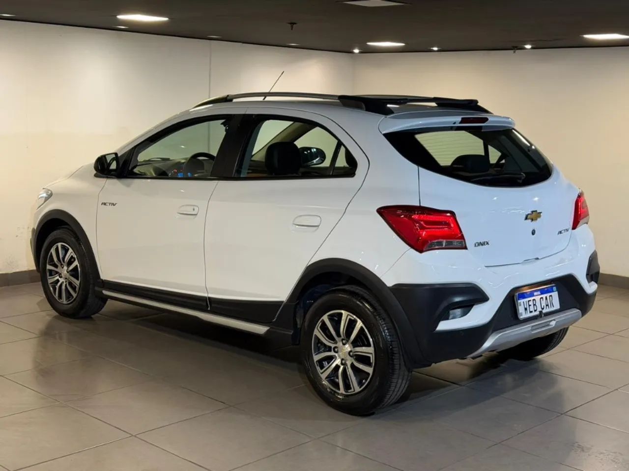 Chevrolet Onix Activ 1.4 8V Flex Mec. 4P 2017 - Foto 4