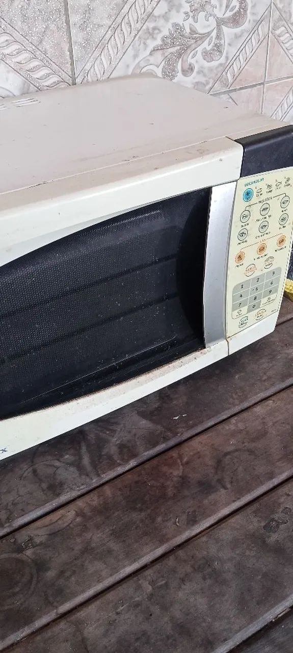 Vendo microondas com defeito 