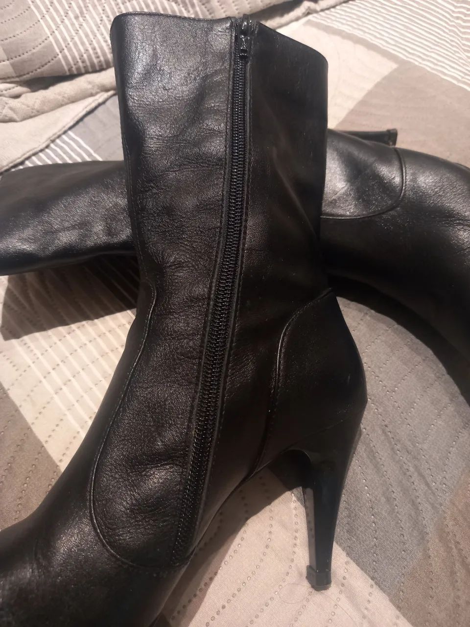 Vendo Bota Preta 37 em Couro Legítimo  - Foto 2