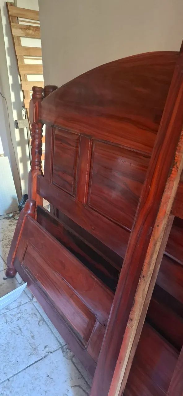 Cama de casal em madeira  - Foto 2