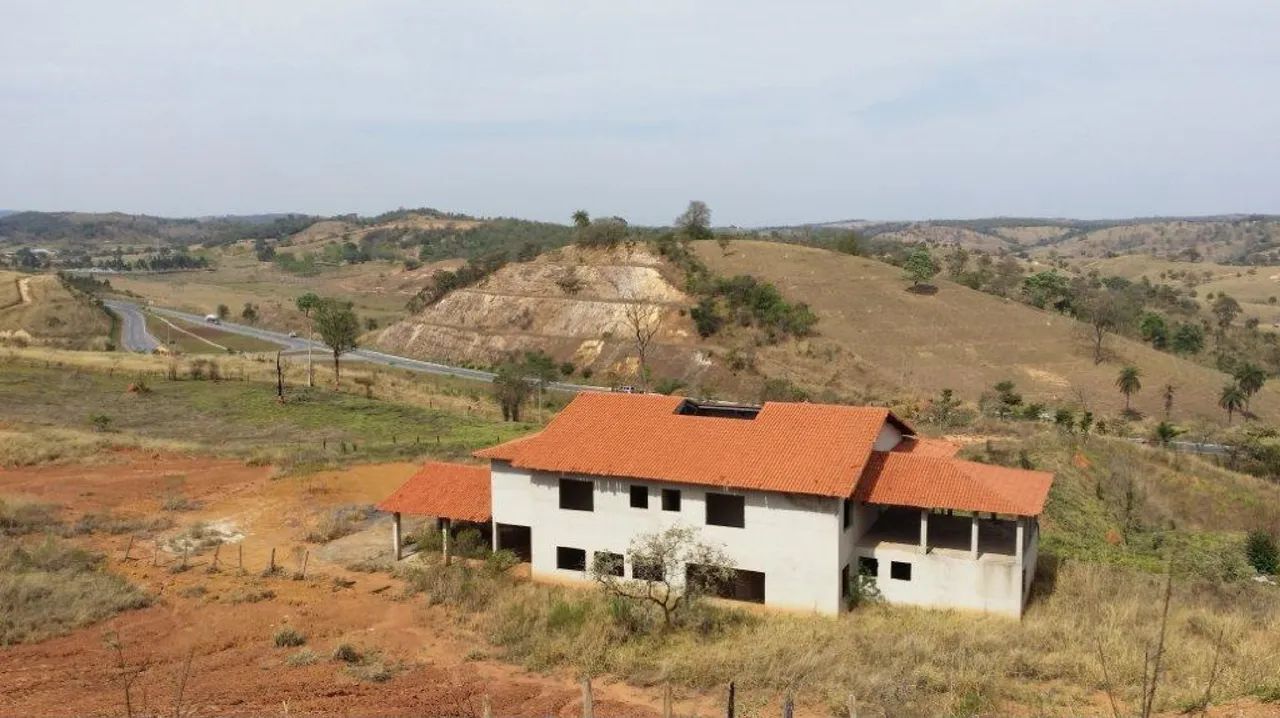 Terreno com casa na alvenaria 