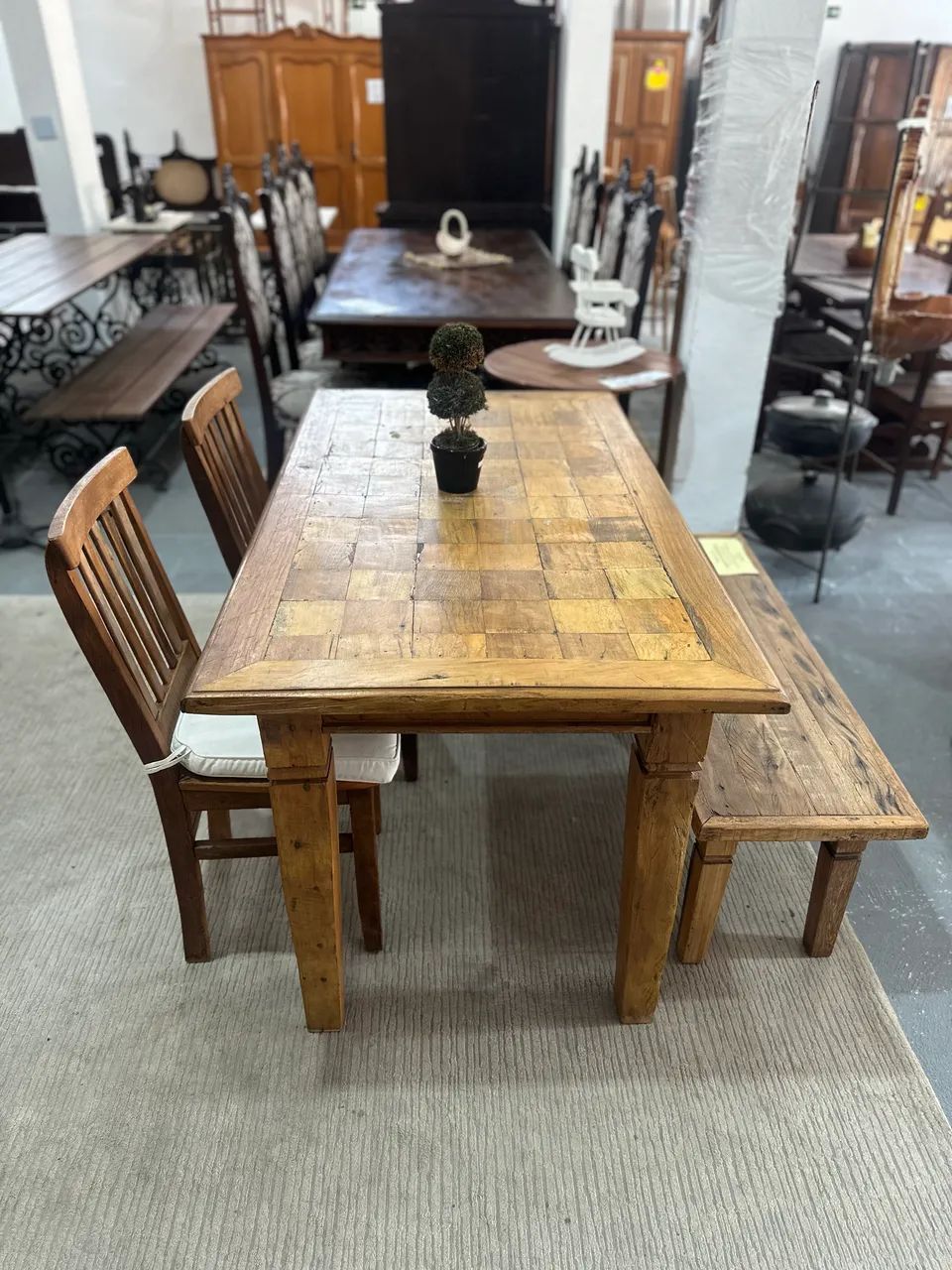 Mesa de Madeira com banco e 2 cadeiras - Foto 2