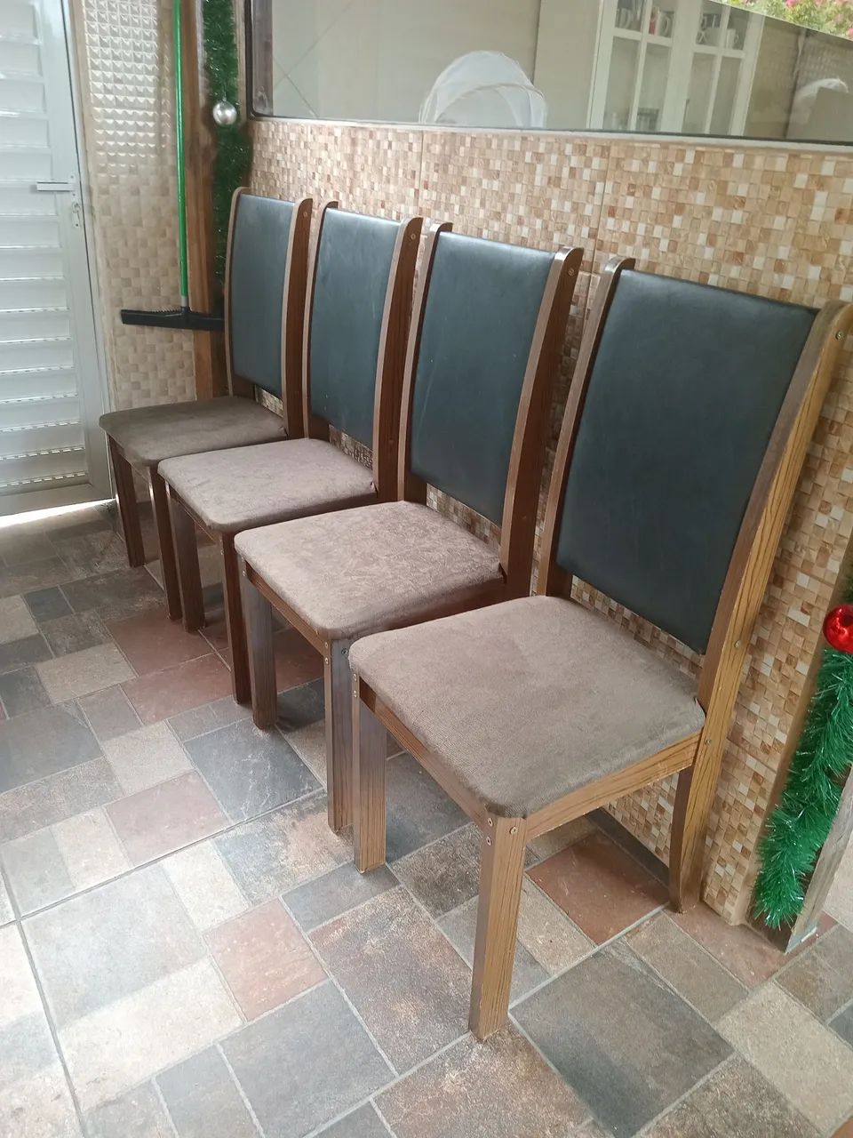 4 lindas cadeiras  - Foto 3