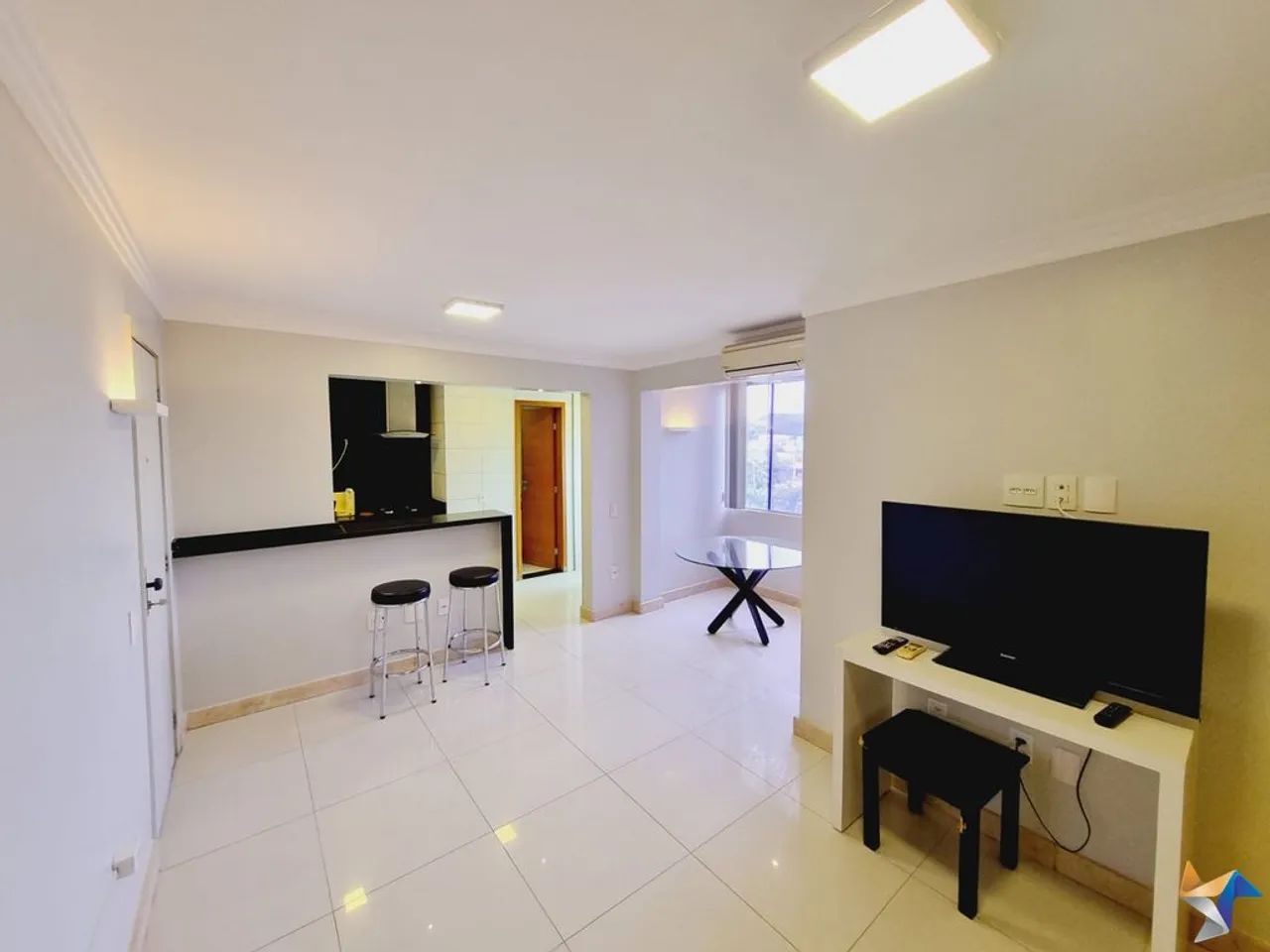 SQN 310 Bloco A com garagem e andar alto - Foto 3