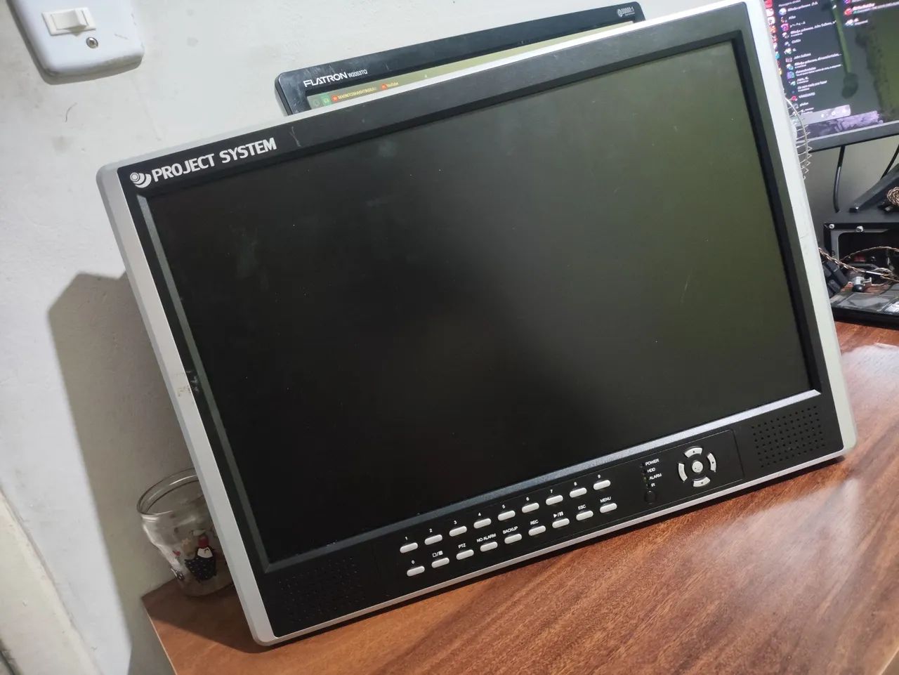 Monitor LCD com DVR Integrado 8 Canais H.264 para CFTV - Project System
