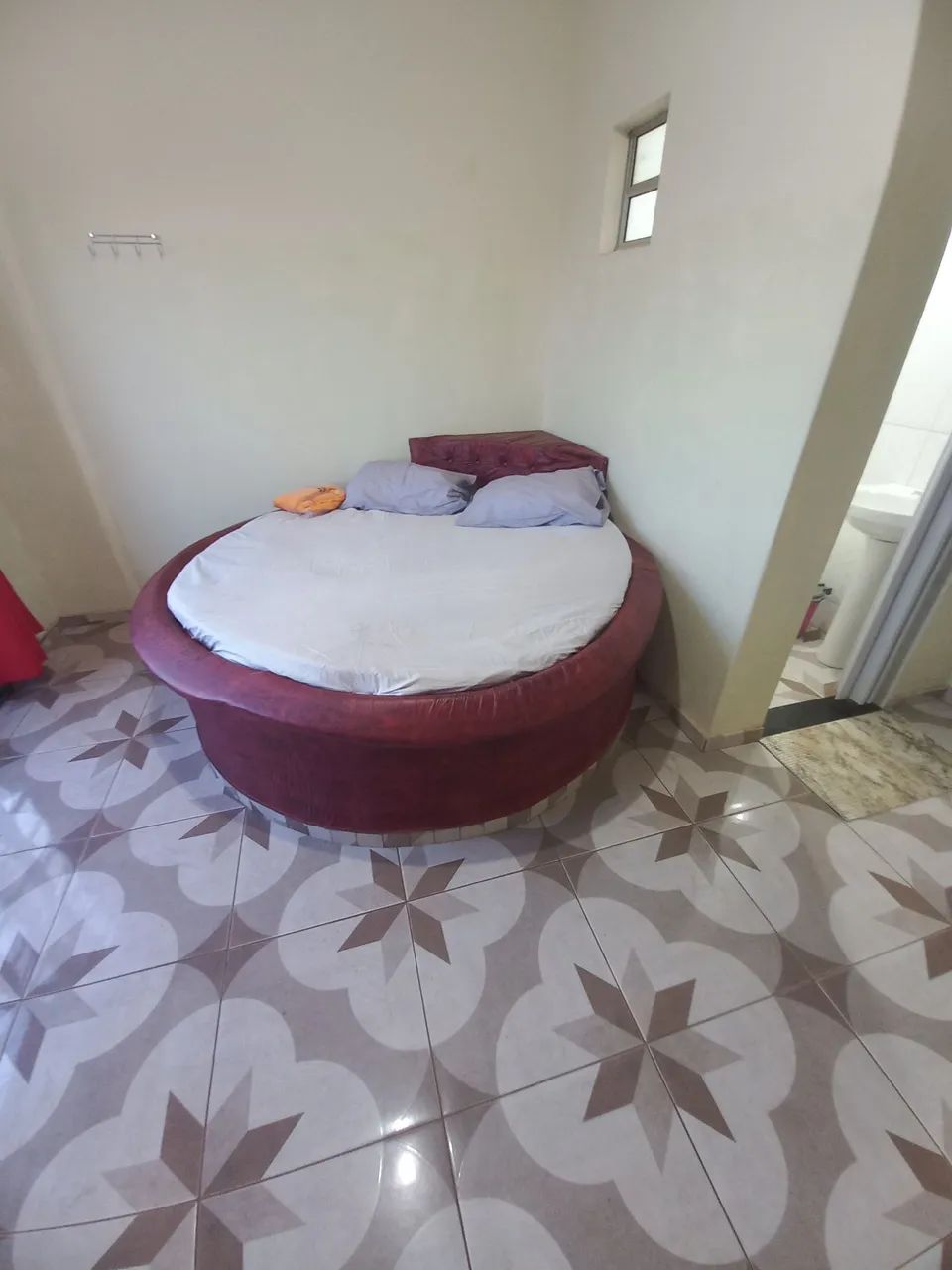 Alugo quarto com banheiro na Samambaia Sul  - Foto 2