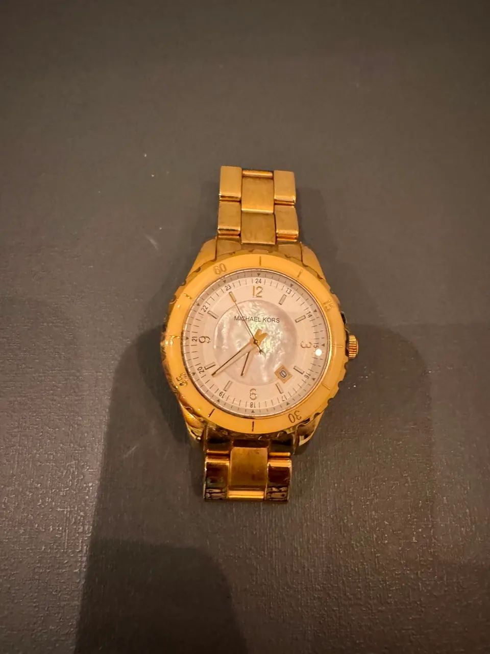 Relógio Michael Kors Dourado com Mostrador Claro / Perolado