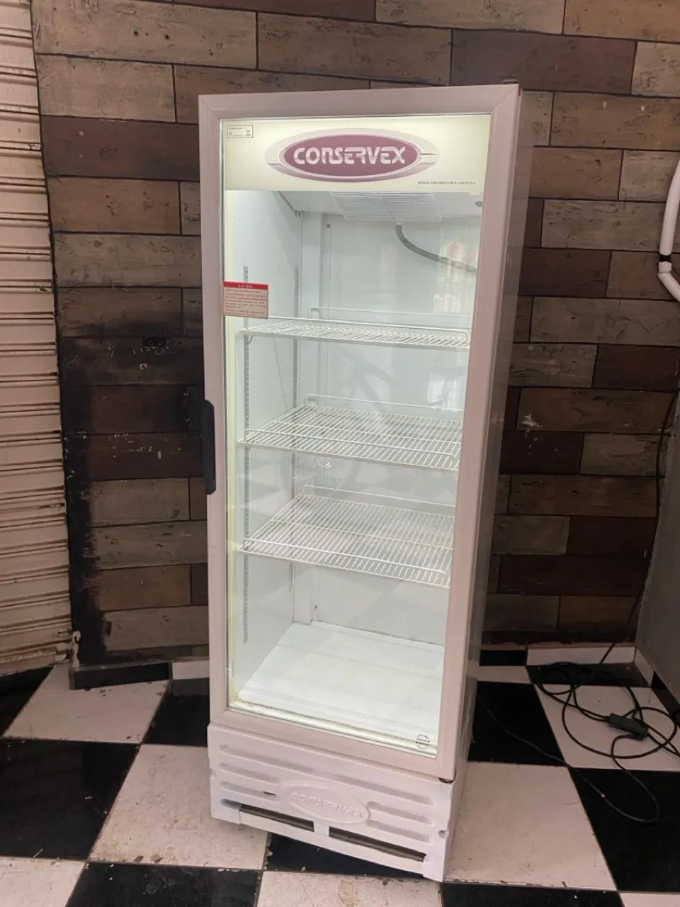 Expositora de bebidas porta de vidro novinha entrego - Foto 2