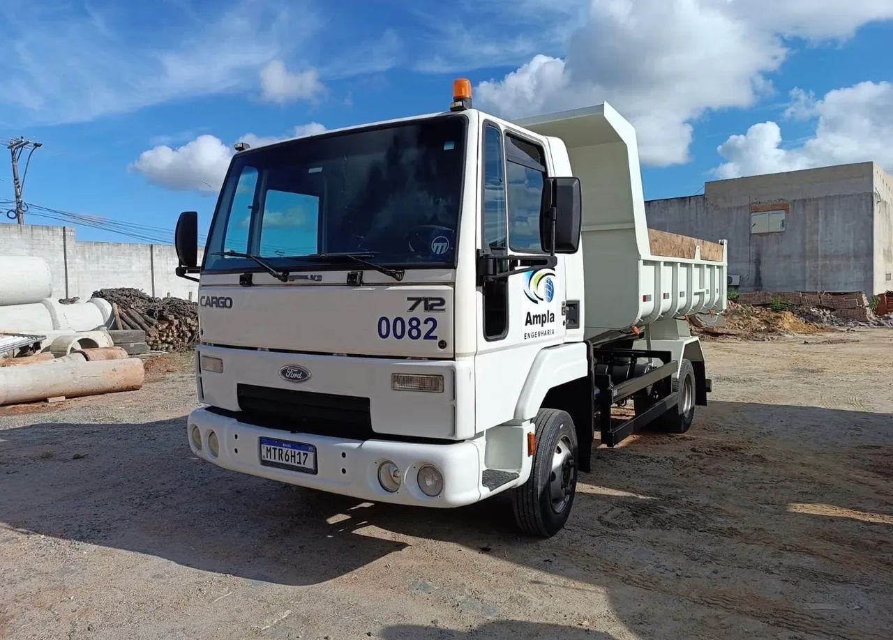 Caminhão 3/4 caçamba Ford 712 impecável . Vendo ou troco 