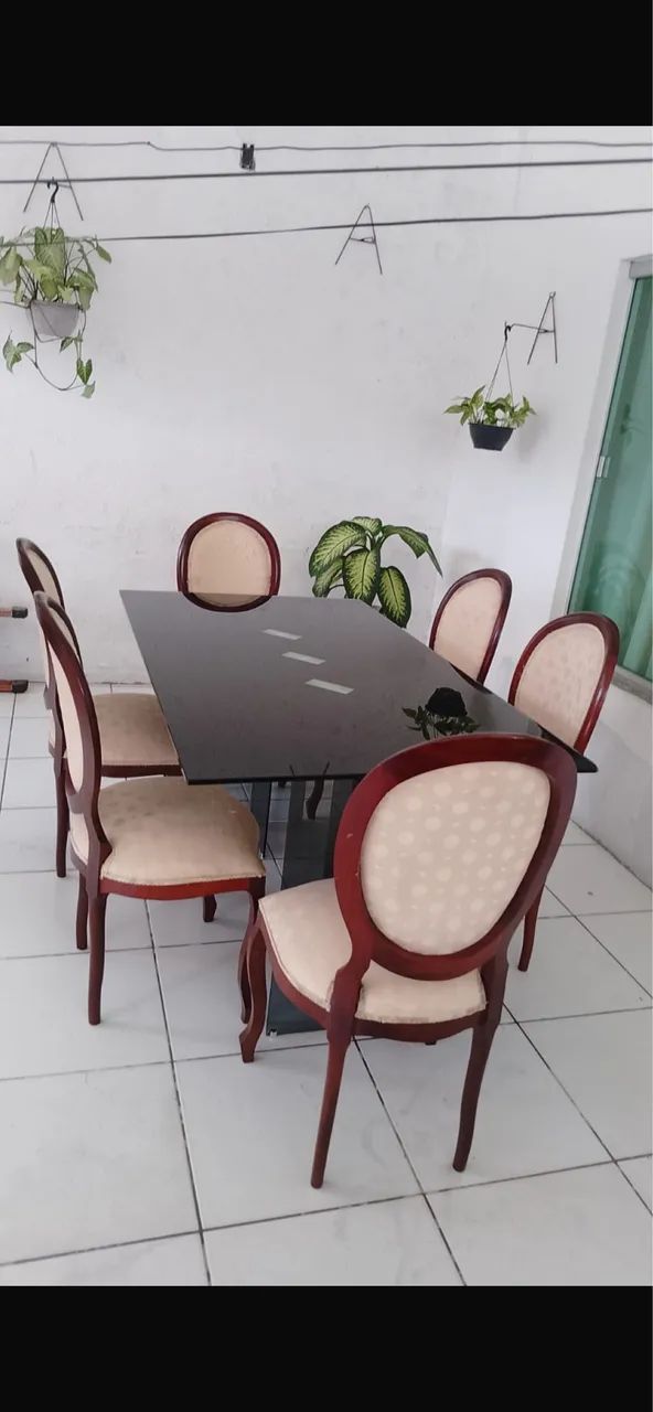 Mesa de vidro com 6 cadeiras